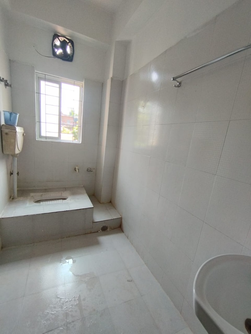 Unfurnished 3bhk in Vinayak Path, Mula Gabharu Path, Kahilipara, Guwahati, Assam, India for Rent
